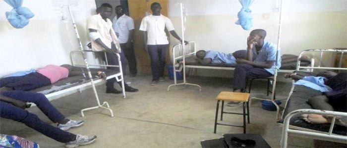 Eleves en transe à Garoua après la mort de leur camarade