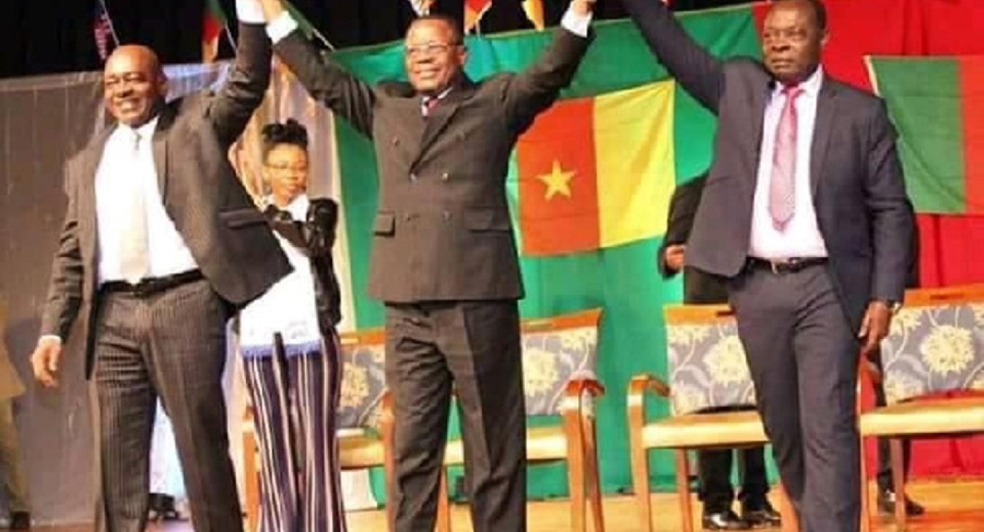 Maurice Kamto au milieu de Penda Ekoka et Albert Dzongang