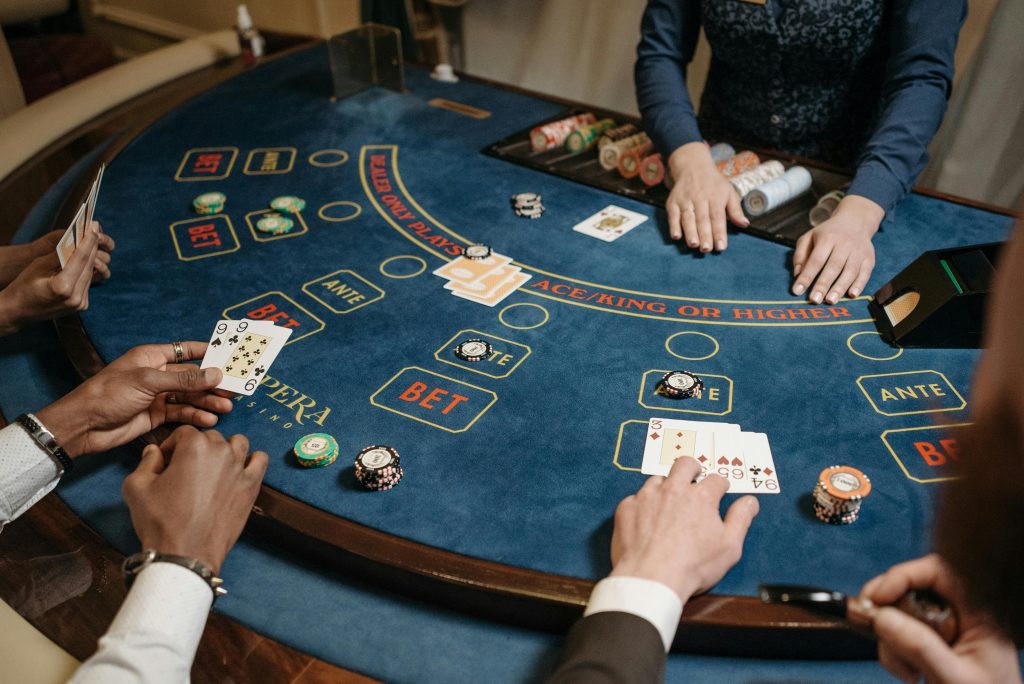 Jeux de cartes et casino en groupe