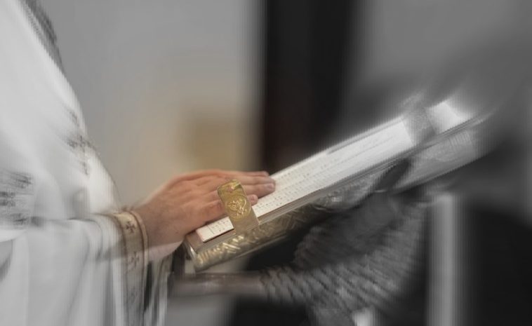 Le prêtre, né en 1947 à Pau et à la retraite, est domicilié en Indre-et-Loire. Pexels