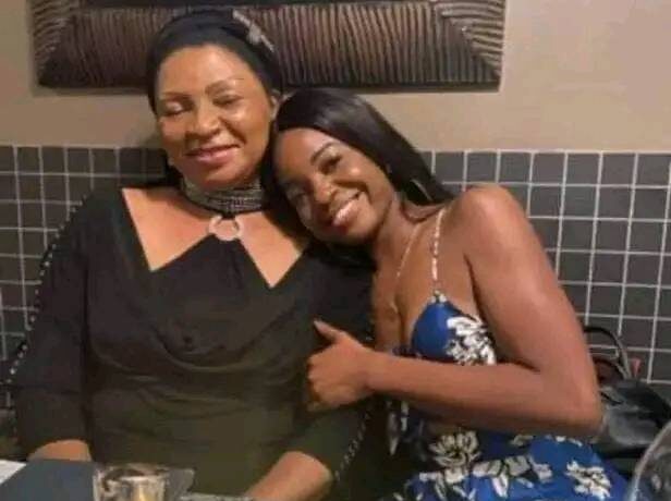 Adèle Mballa Atangana et sa fille Inès décédée