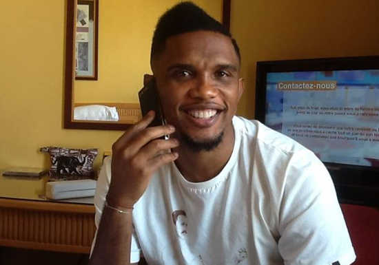 Samuel Eto'o est au téléphone