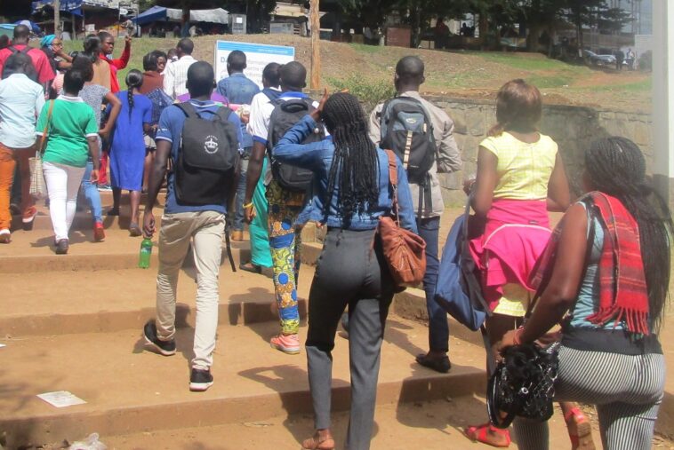 Des étudiants au Campus de l'Université de Yaoundé