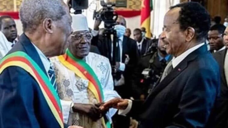 Les présidents du Sénat et de l'Assemblée nationale devant Paul Biya