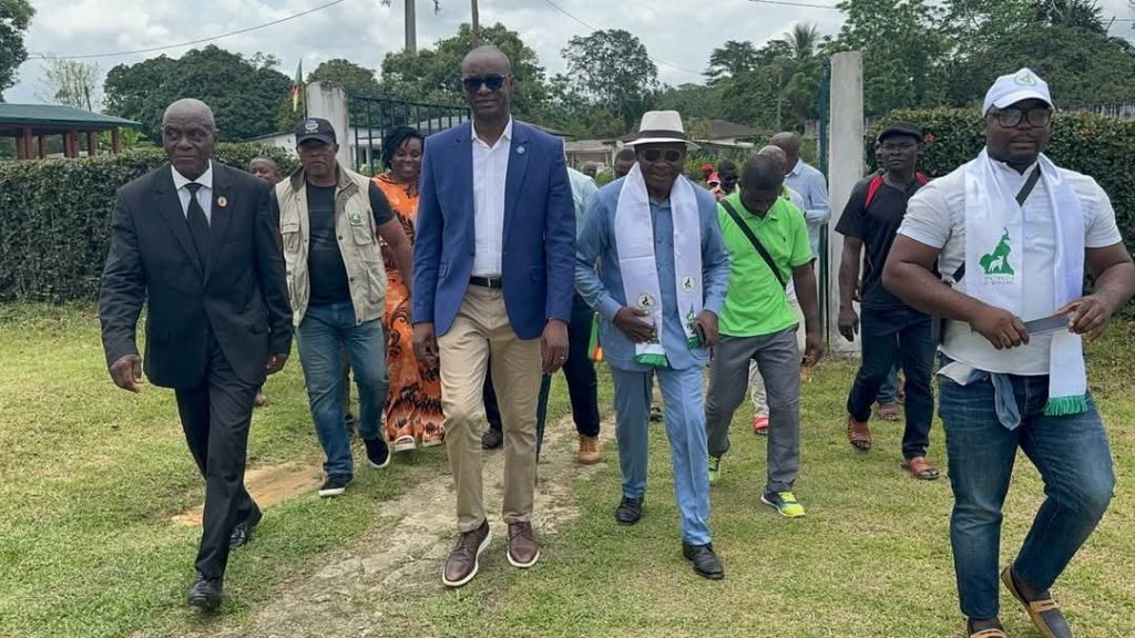 Cabral Libii en tournée à Eséka