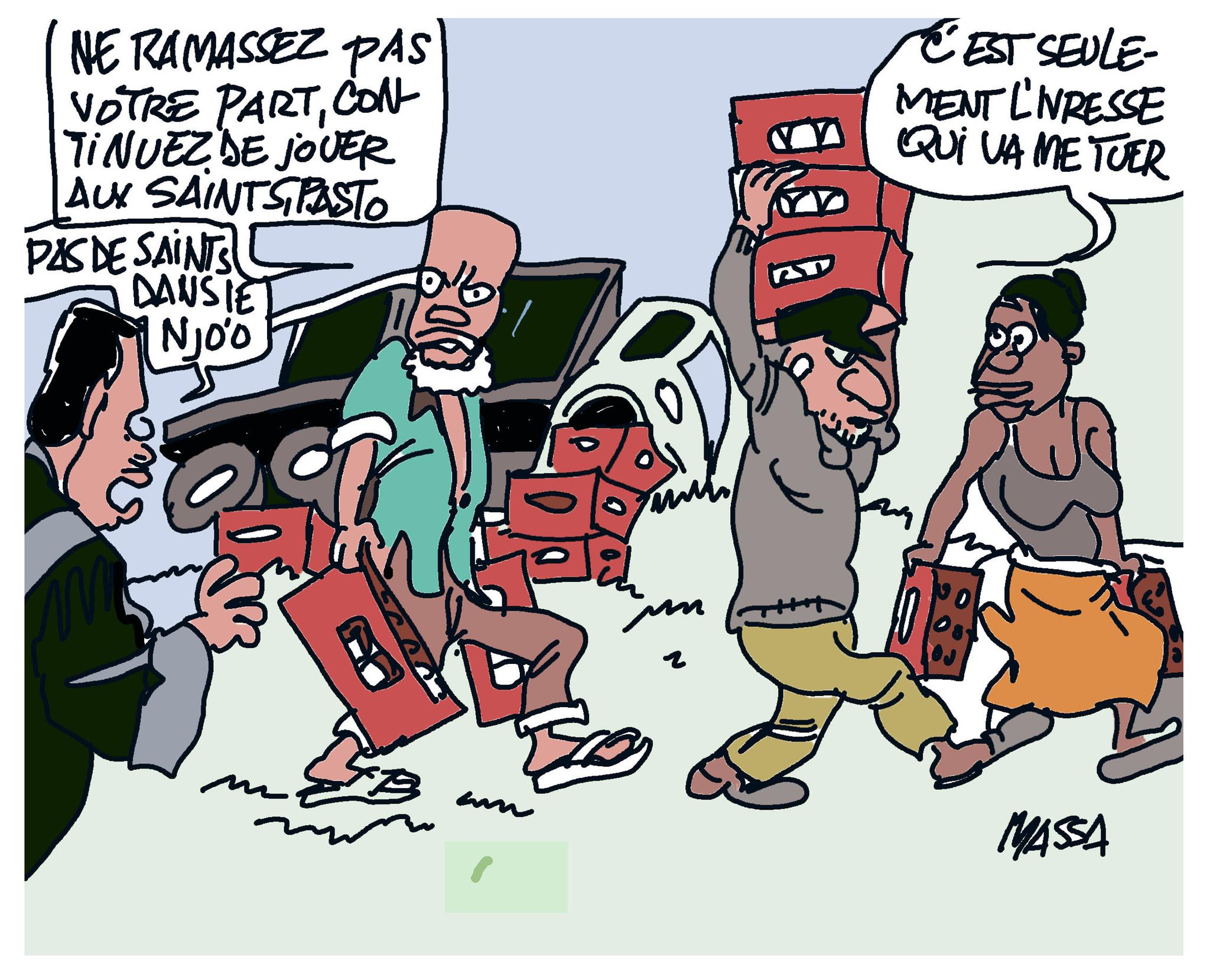 buea - les population se servent au pied d'un camion de bières accidenté